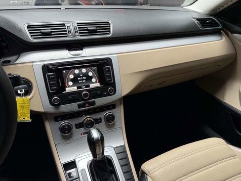 Used 2014 Volkswagen CC Sport FWD image 18