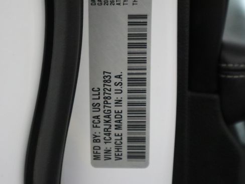 Used 2023 Jeep Grand Cherokee L Laredo AWD/4WD image 37