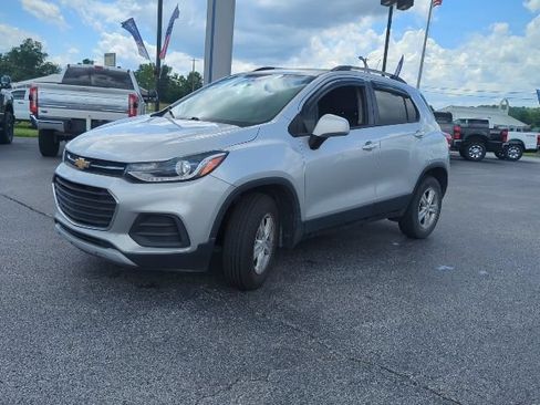 Used 2021 Chevrolet Trax LT w/ Premium Seat Package AWD/4WD image 5