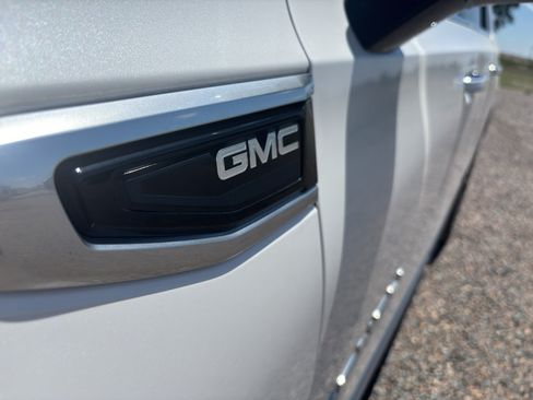 Used 2021 GMC Yukon XL Denali w/ Denali Ultimate Package AWD/4WD image 9