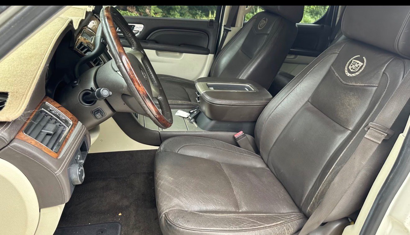 Used 2013 Cadillac Escalade Platinum RWD image 4