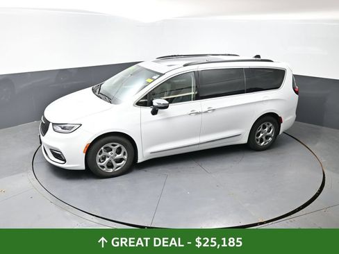 Used 2023 Chrysler Pacifica Limited FWD image 49
