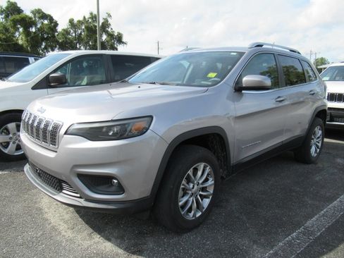 Used 2021 Jeep Cherokee Latitude Lux w/ Comfort/Convenience Group AWD/4WD image 2
