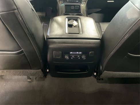 Used 2019 GMC Yukon XL SLT image 26