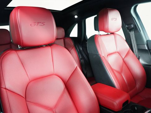 Used 2023 Porsche Macan GTS w/ Premium Package Plus image 34