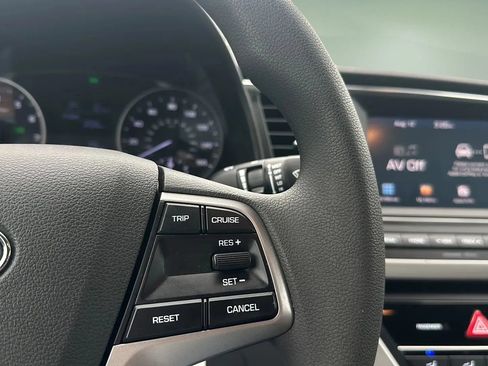 Used 2017 Hyundai Elantra SE image 27