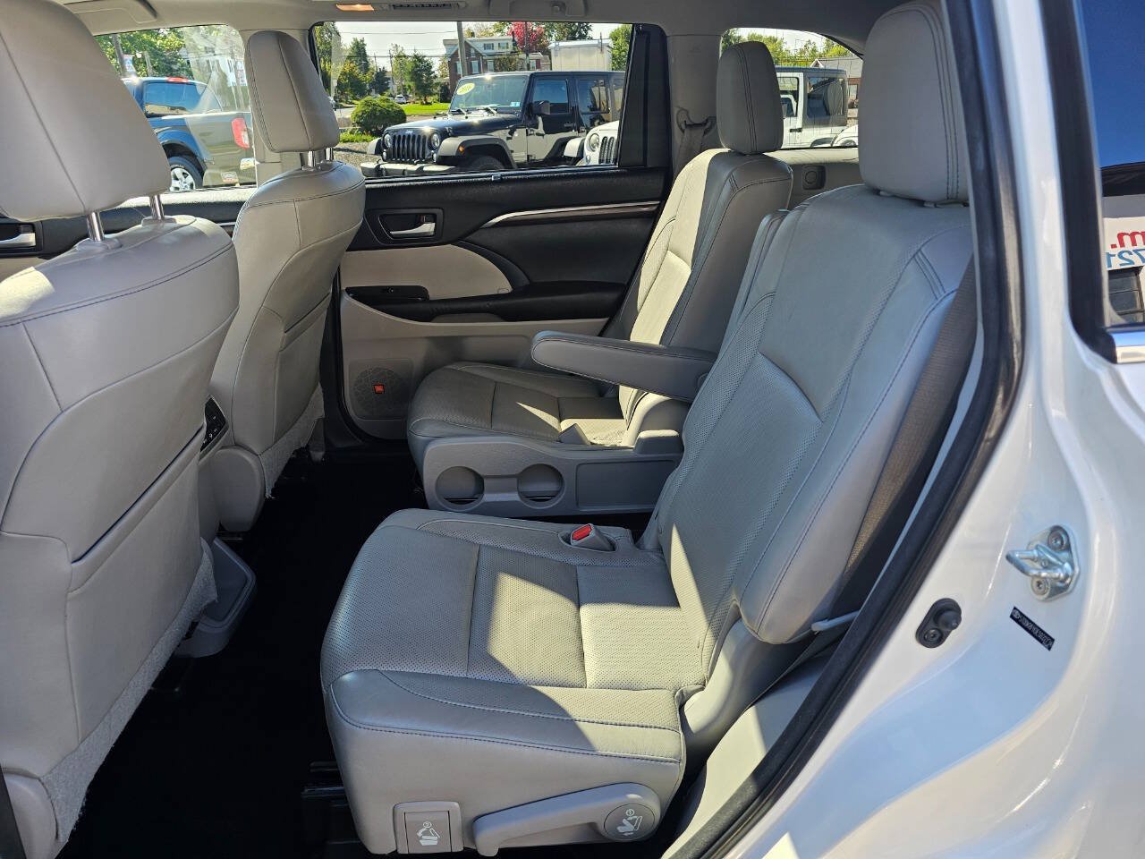 Used 2014 Toyota Highlander Limited AWD/4WD image 12