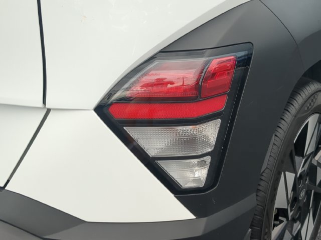 Used 2024 Hyundai Kona SEL FWD image 11