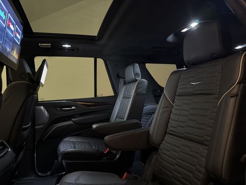 Used 2024 Cadillac Escalade Sport Platinum w/ Heavy-Duty Trailer Package AWD/4WD image 27