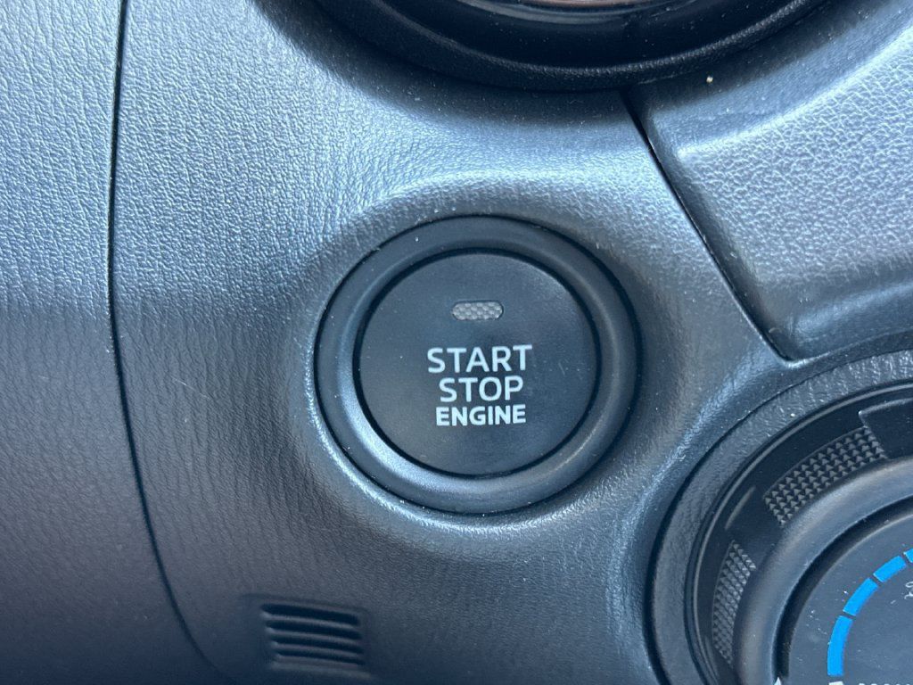 Used 2021 MAZDA MX-5 Miata Sport RWD image 19