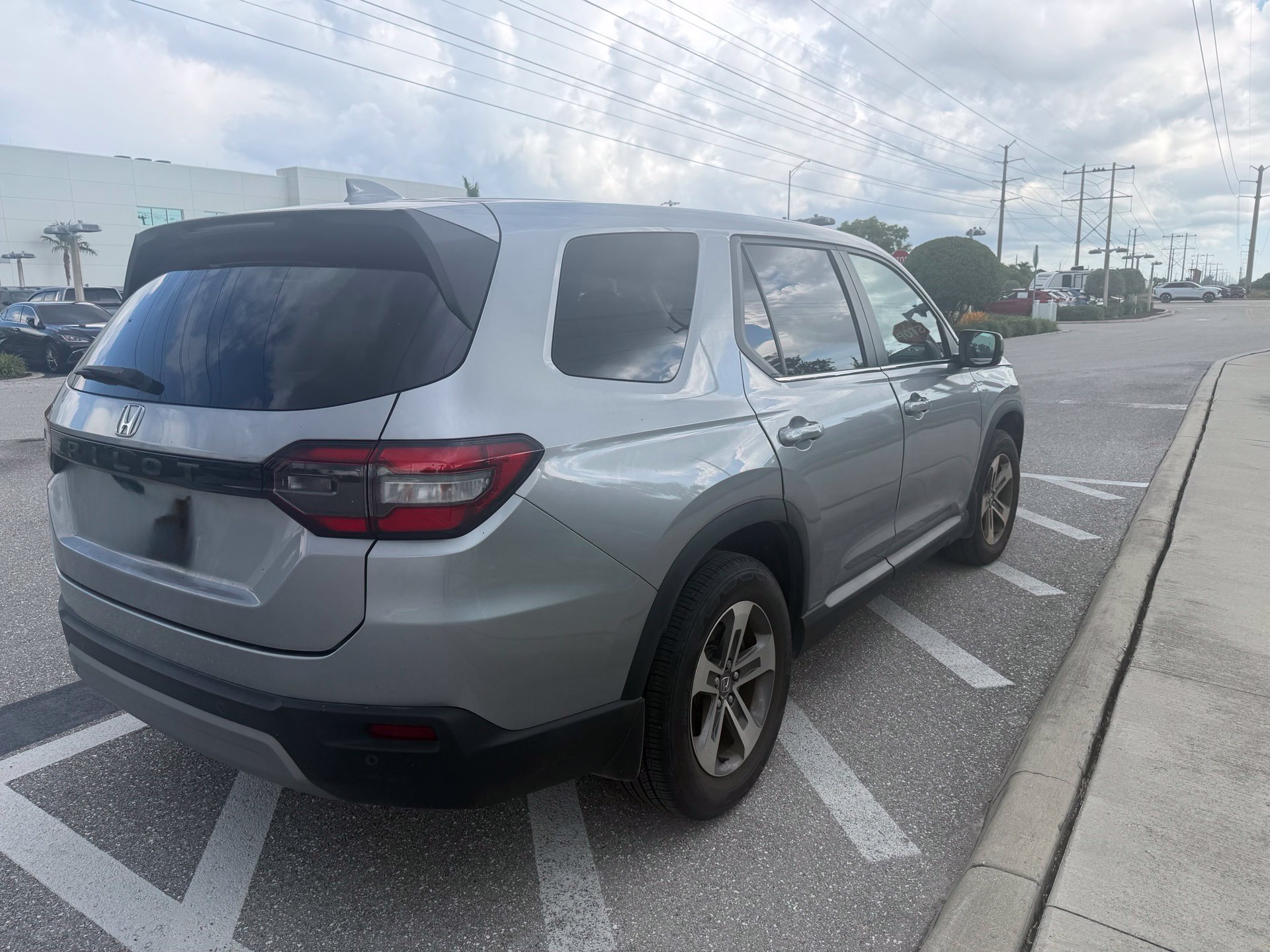 Used 2024 Honda Pilot EX-L image 5