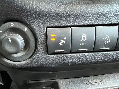 Used 2015 Jeep Wrangler Unlimited Sahara w/ Dual Top Group AWD/4WD image 23
