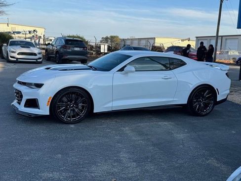 Used 2019 Chevrolet Camaro ZL1 image 4
