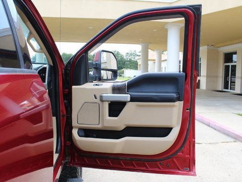 Used 2019 Ford F250 Lariat w/ Lariat Ultimate Package AWD/4WD image 28