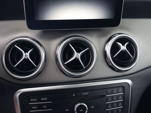 Used 2018 Mercedes-Benz GLA 250 image 26