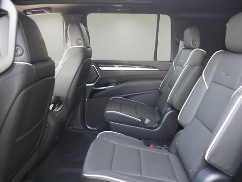 New 2026 Cadillac Escalade ESV Luxury AWD/4WD image 12