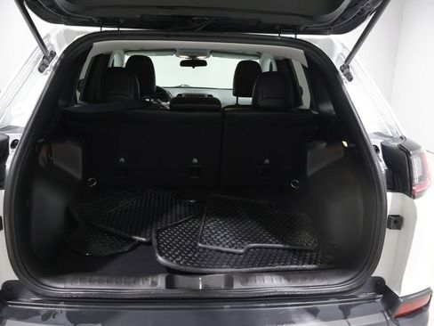 Certified 2019 Jeep Cherokee Latitude Plus w/ Cold Weather Group image 5