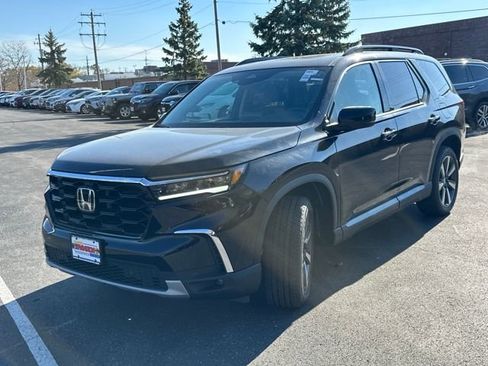 New 2025 Honda Pilot Touring image 1