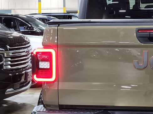 Used 2020 Jeep Gladiator Mojave AWD/4WD image 14