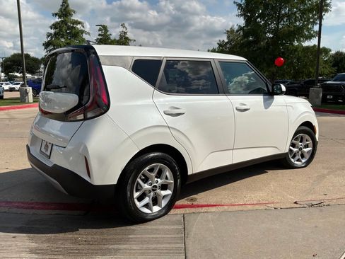 Used 2025 Kia Soul LX w/ LX Technology Package FWD image 6