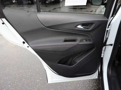 Used 2023 Chevrolet Equinox RS image 25