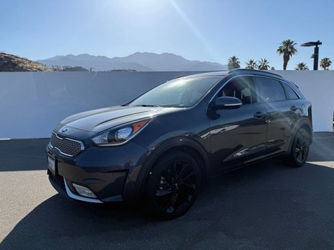 Used 2019 Kia Niro S Touring FWD image 1