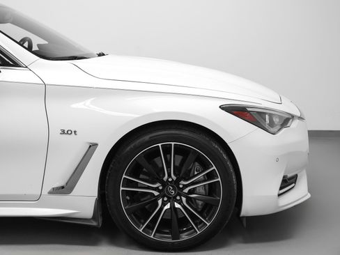 Used 2018 INFINITI Q60 3.0t Sport w/ Sensory Package 3.0T Sport AWD/4WD image 16