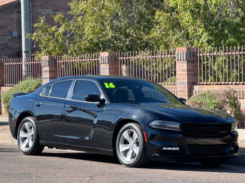 Used 2016 Dodge Charger SXT image 8