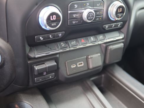 Used 2022 GMC Sierra 1500 AT4 w/ AT4 Preferred Package AWD/4WD image 25