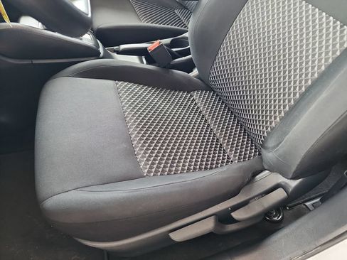 Used 2022 Nissan Versa S FWD image 17