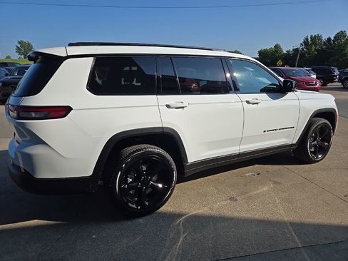 Used 2025 Jeep Grand Cherokee L Limited w/ Luxury Tech Group II AWD/4WD image 12