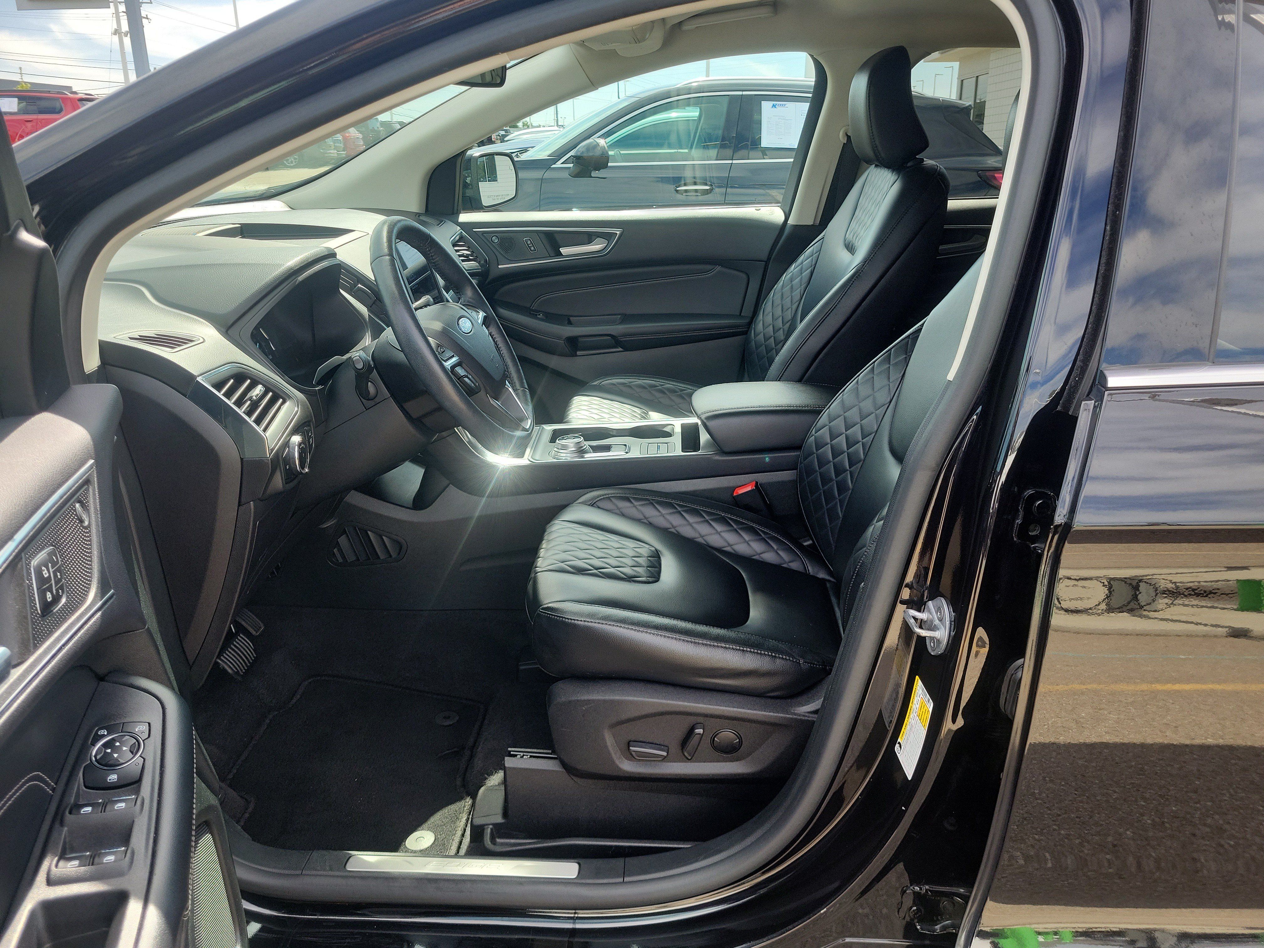 Used 2023 Ford Edge Titanium AWD/4WD image 16