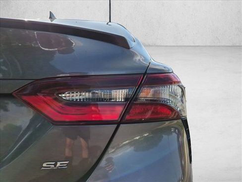 Used 2021 Toyota Camry SE FWD image 13