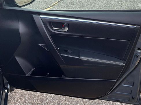 Used 2016 Toyota Corolla S image 18