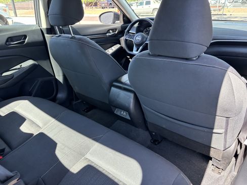 Used 2025 Nissan Altima 2.5 SV FWD image 12