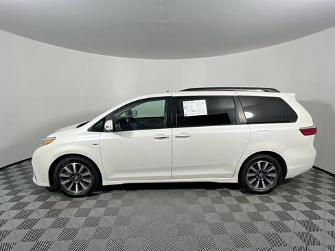 Used 2019 Toyota Sienna Limited Premium AWD/4WD image 6