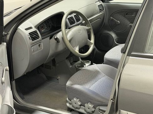 Used 2004 Kia Rio Sedan image 8