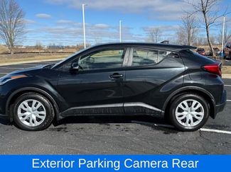 Used 2022 Toyota C-HR XLE video 2