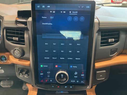 Used 2023 Ford Expedition Platinum image 28