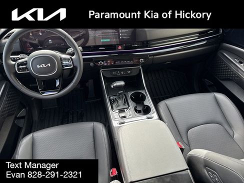 Used 2025 Kia Carnival SX Prestige image 15