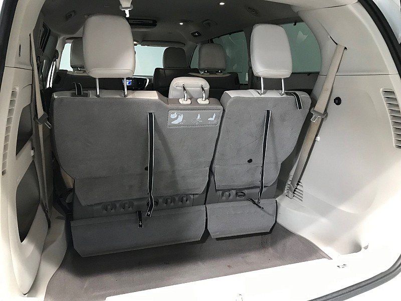 Used 2017 Chrysler Pacifica Touring-L FWD image 30