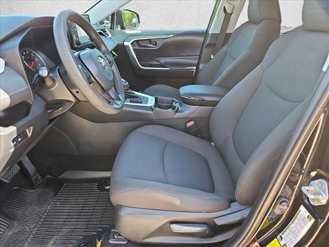 Used 2021 Toyota RAV4 LE FWD image 15