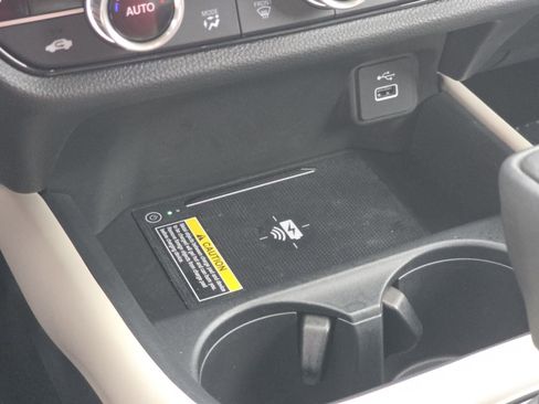 Certified 2025 Honda HR-V EX-L image 9