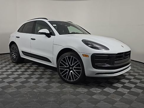 Certified 2025 Porsche Macan image 9