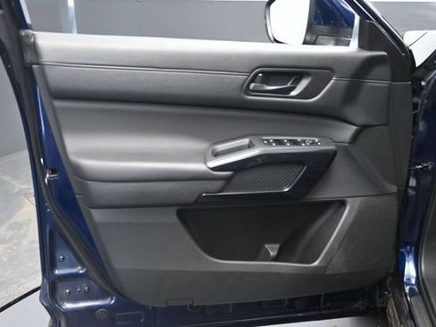 Used 2025 Nissan Pathfinder SV FWD image 11