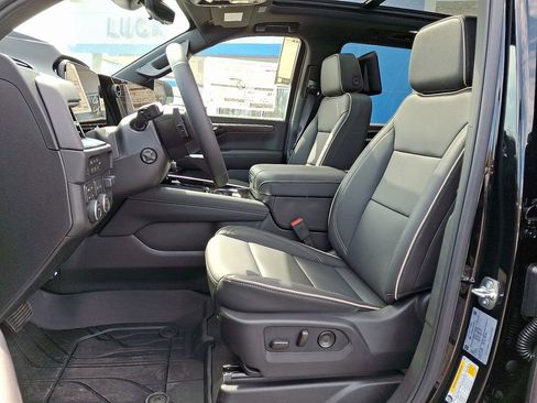 New 2026 Chevrolet Suburban Premier image 13