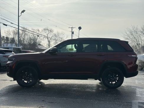 New 2025 Jeep Grand Cherokee Altitude AWD/4WD image 3