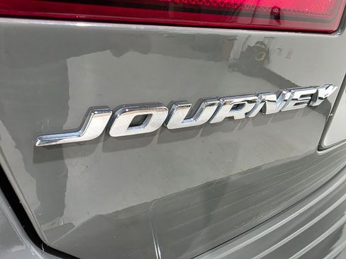 Used 2019 Dodge Journey SE image 30