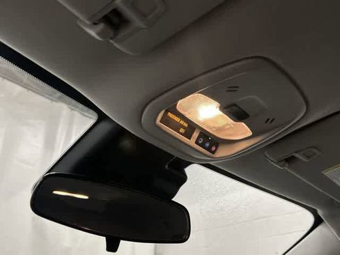 Used 2025 Chevrolet Trax LT FWD image 21