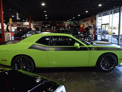 Used 2023 Dodge Challenger R/T w/ T/A Package image 9